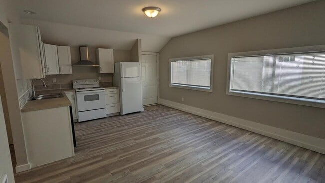 Building Photo - 3969 Hayesville Dr NE