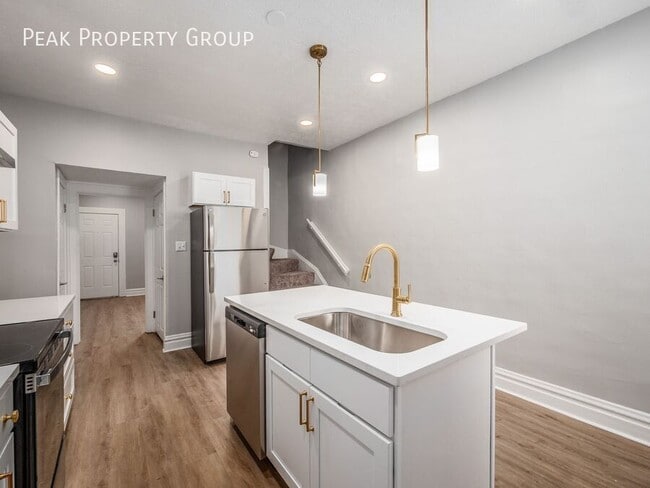 Building Photo - 418 E Mithoff St