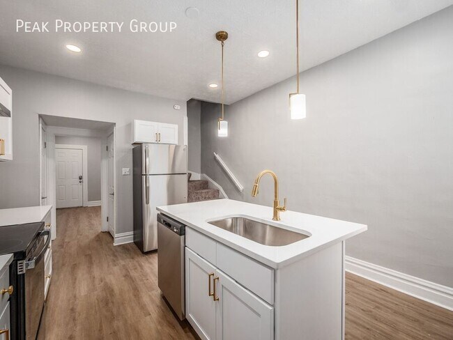 Building Photo - 419 E Mithoff St