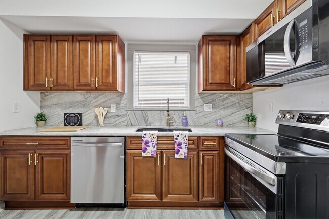 Building Photo - 1311 E 29th St