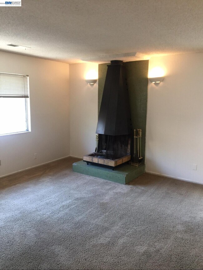 Building Photo - 954 F St