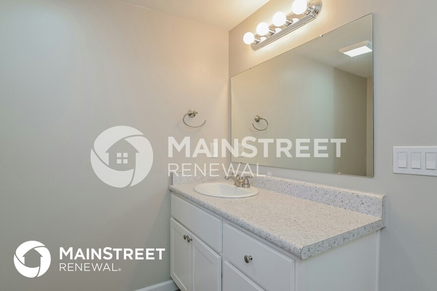 Building Photo - 6131 E 25th St