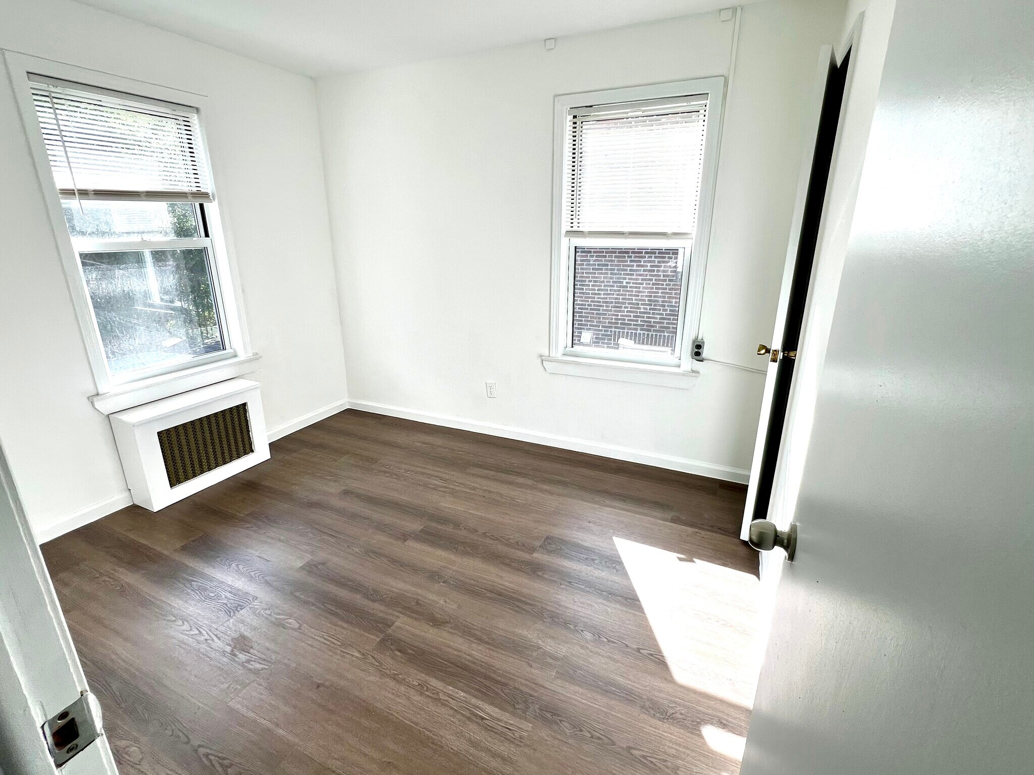 Building Photo - 9924 Ascan Ave