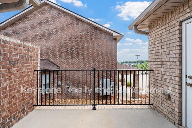 Building Photo - 301 Landrum Pl