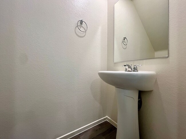 Building Photo - Centennial LIKE-NEW beautiful 3-bedroom, 2.5-bath townhome is a must-see!