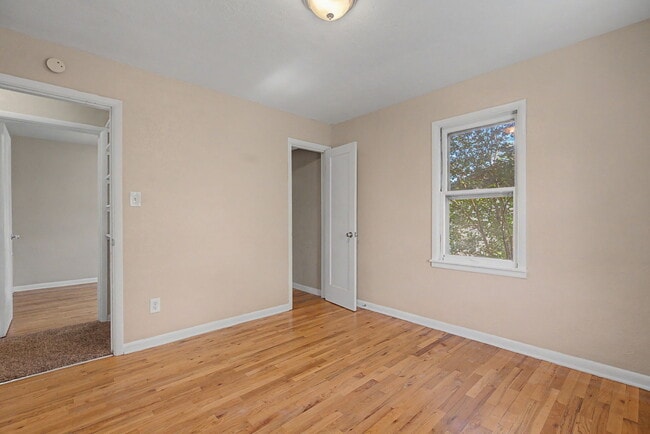 Building Photo - 1121 Cooper Ave