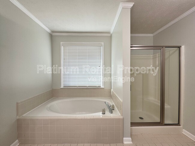Building Photo - 4005 Camary Dr SE