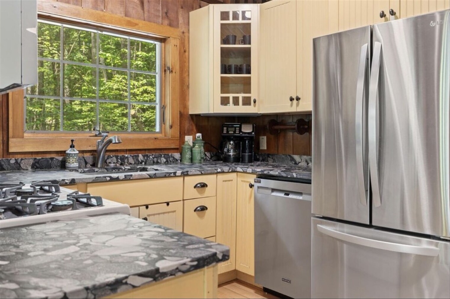 Building Photo - 46 Christmas Tree Ln