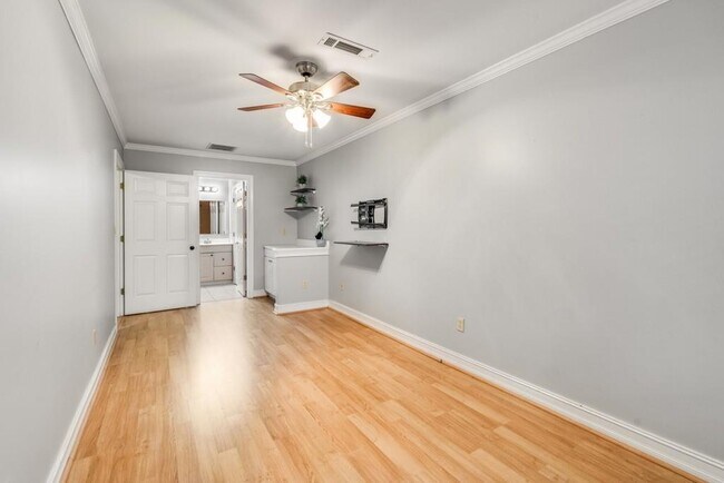 Building Photo - 331 Carpenter Dr NE