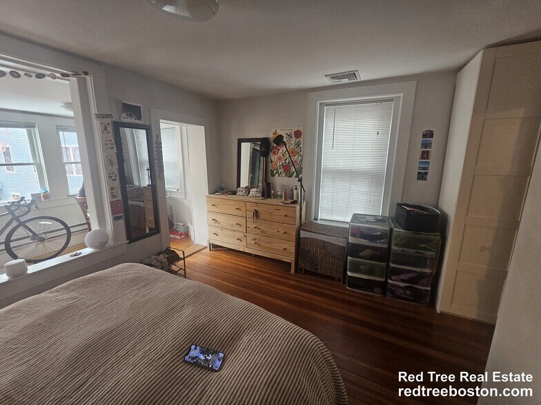 Building Photo - 7 Riverside Pl