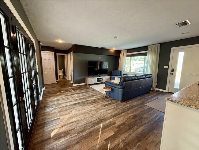 Building Photo - 2126 Craft Ln