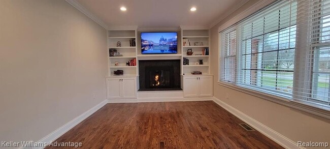 Building Photo - 6951 Lee Crest Dr
