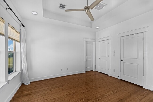 Building Photo - 205 Riley Ln