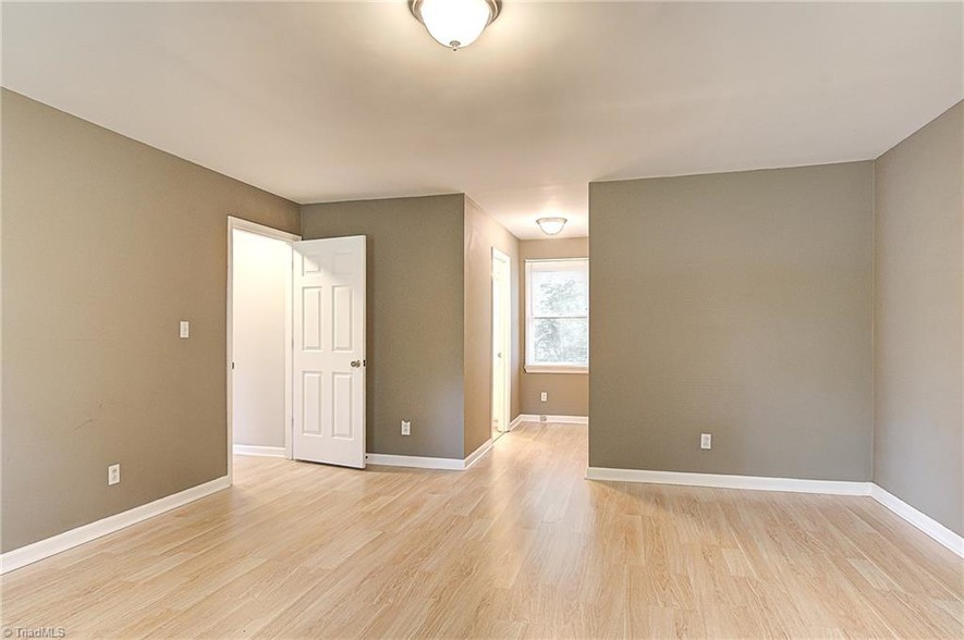 Building Photo - 1508 Trinity Garden Cir