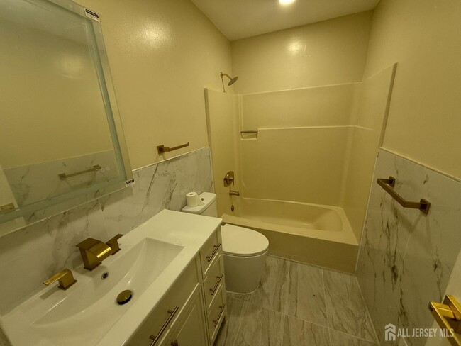 Building Photo - 5 Pelmont Pl
