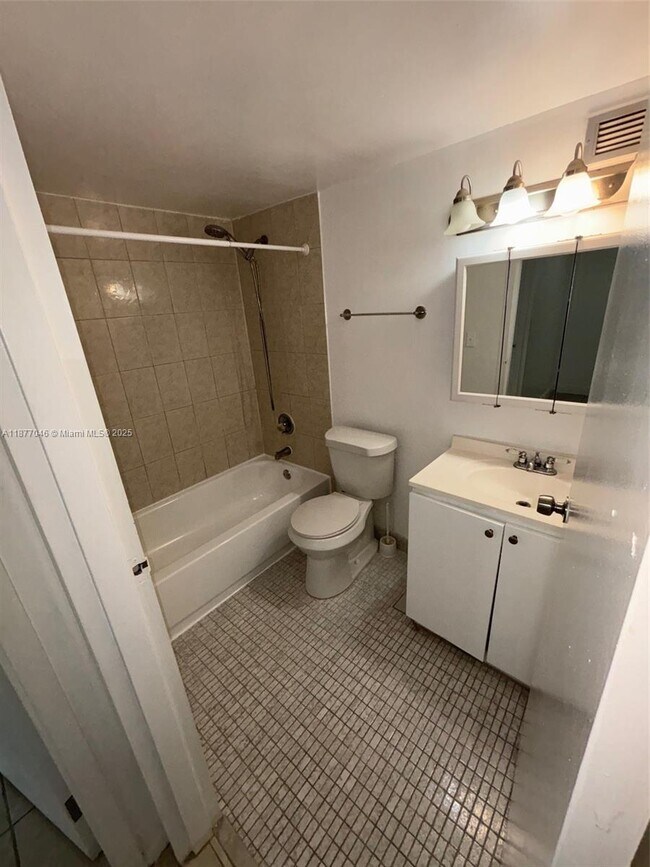 Building Photo - 17011 N Bay Rd