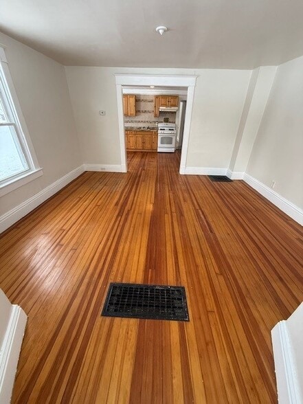 Building Photo - 421 NY-146