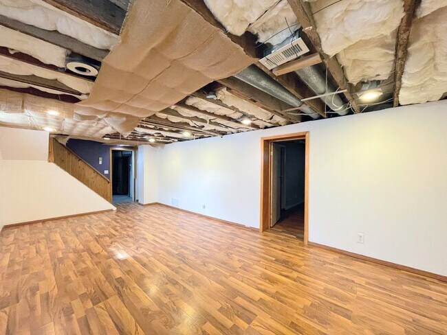 Building Photo - Spacious 3 bedroom home with finished base...