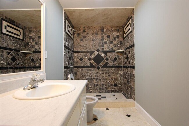 Building Photo - 818 Springlake Rd