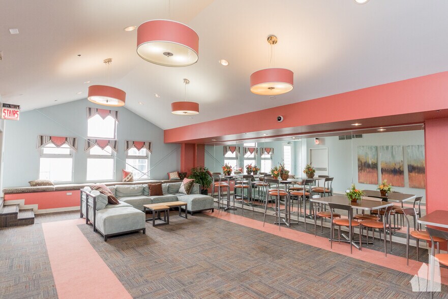 Building Photo - 40 E 9th St