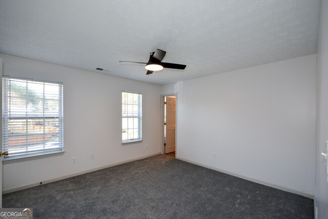 Building Photo - 5460 Hampton Ct