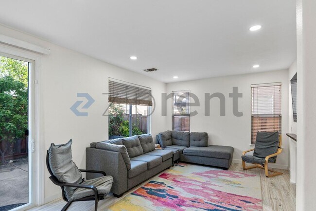 Building Photo - 2960 Stallion Way