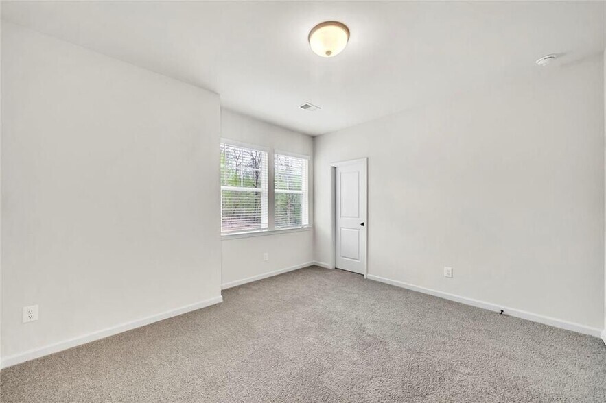 Building Photo - 374 Mountain Blvd S