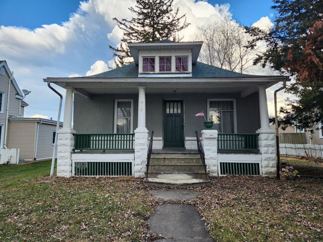 Primary Photo - Great 2 Bedroom House in Moline