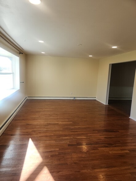Building Photo - 662 Parmentier Rd