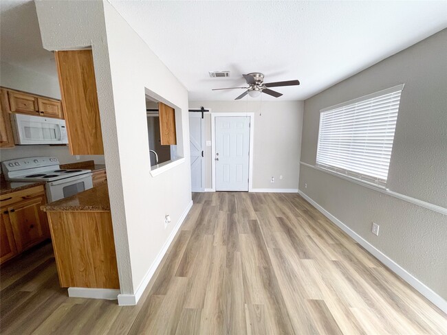 Building Photo - 4612 W Orange St