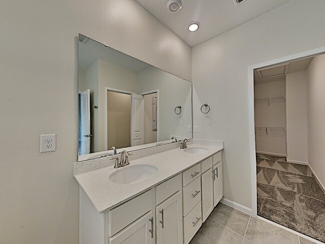 Building Photo - 9372 Tecumseh Dr