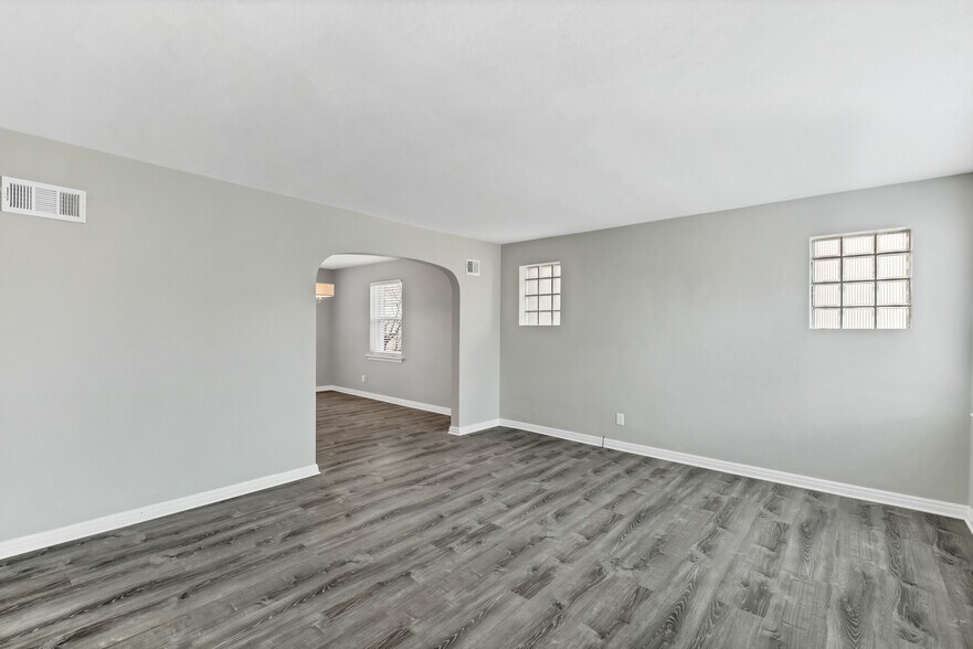Building Photo - 3443 Lawn Ave