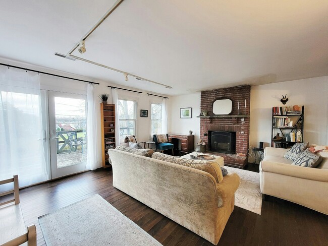 Building Photo - 4 Candlewood Knolls Rd