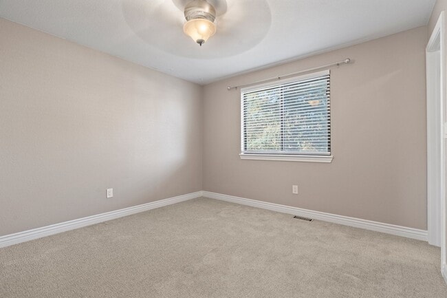 Building Photo - 3 Bed 2 Bath Home with HUGE Yard Available...