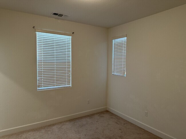 Building Photo - Beautiful 4 Bed, 3 Bath Home in Perfect Tracy Location