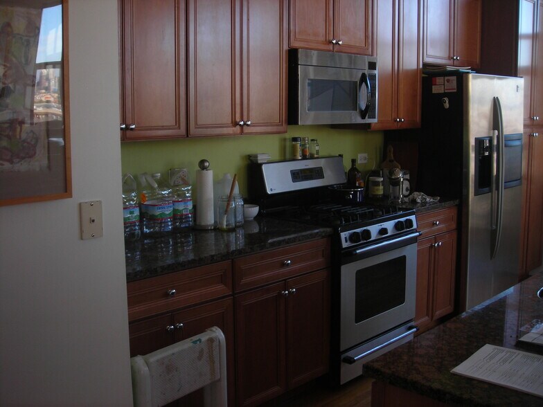 Building Photo - 1525 Sangamon S St