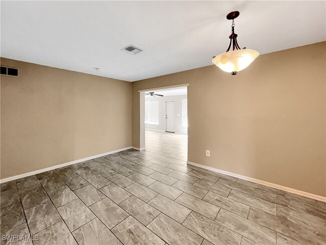 Building Photo - 2210 Parkview Dr