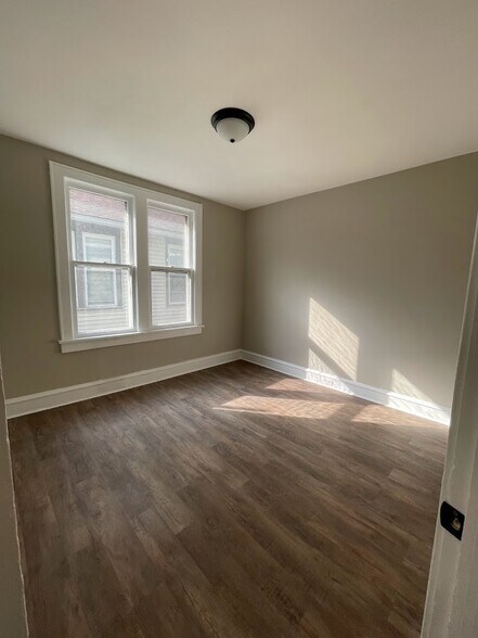 Building Photo - 111 Maffett St