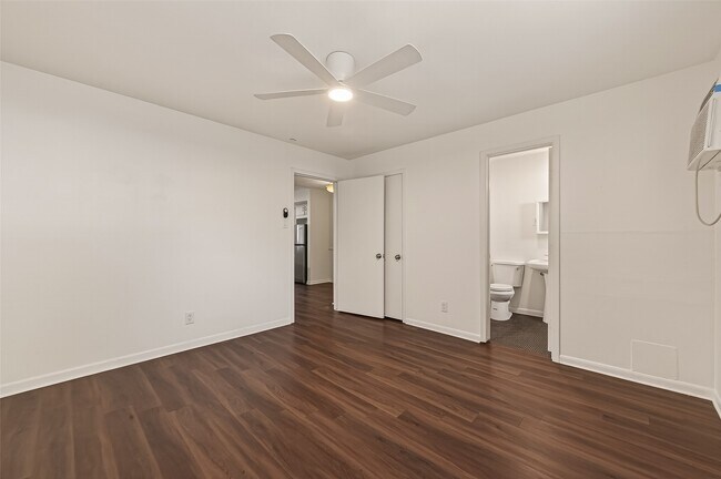 Building Photo - 1217 Heights Blvd