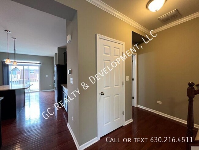 Building Photo - 2522 Dunraven Ave