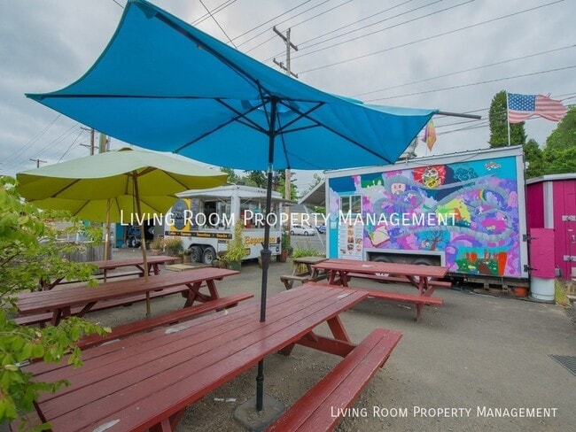 Building Photo - 8607 N Leonard St