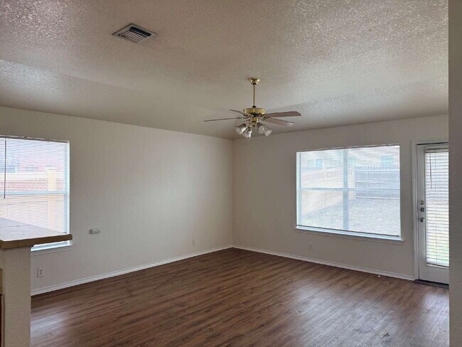 Building Photo - 603 Cypresscliff-