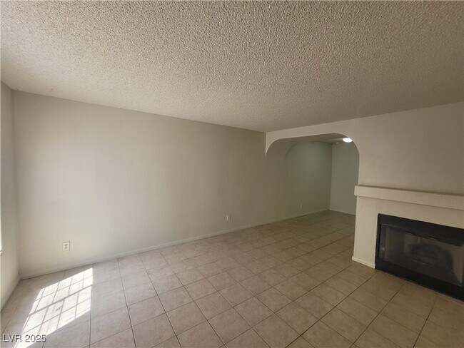 Building Photo - 1608 N Torrey Pines Dr
