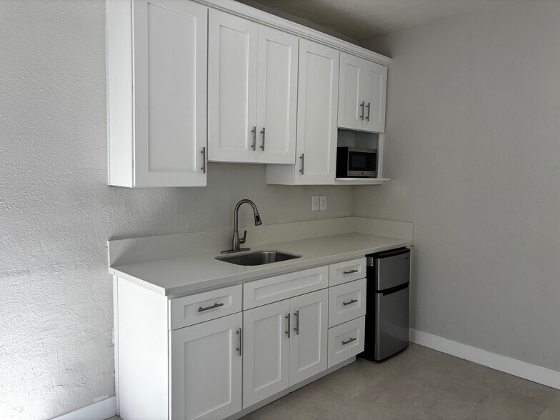 Building Photo - 655 Solano Ave