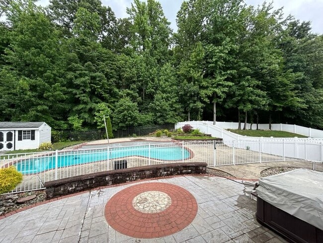 Building Photo - 40 Nugent Dr