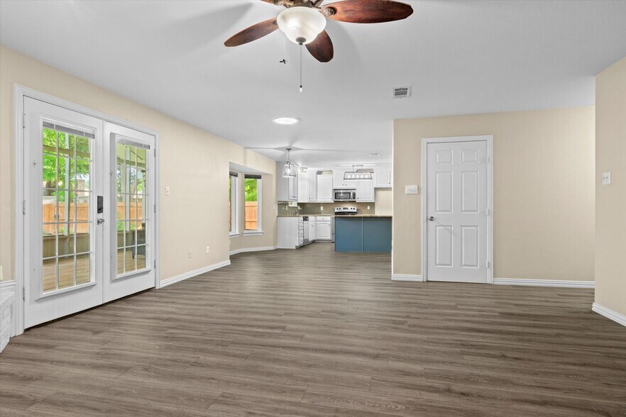 Building Photo - 839 Yellowstone Dr