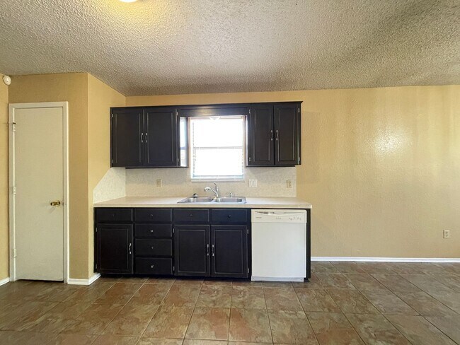 Building Photo - 2806 Derby Dr