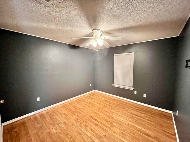Building Photo - 431 Pristine Water Ln