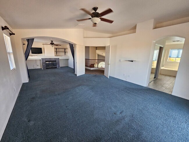 Building Photo - 4 BEDROOM POOL HOME IN GREEN VALLEY RANCH