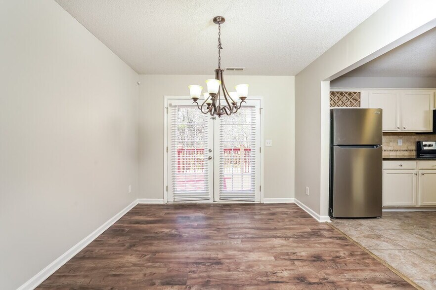 Building Photo - 5209 Carriage Woods Dr